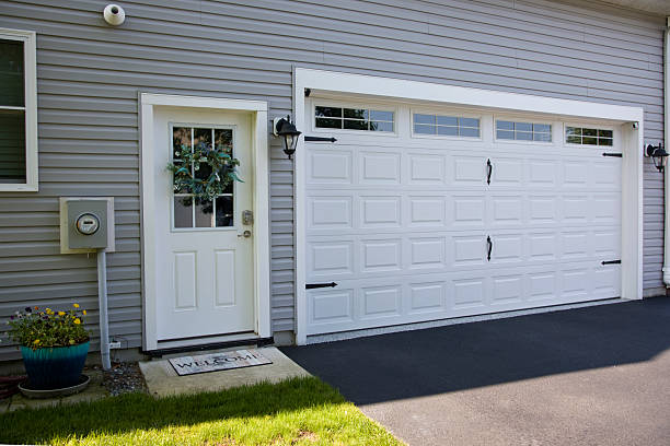 24/7 Emergency Garage Door Panel Replacement experts in Shelby, MS
